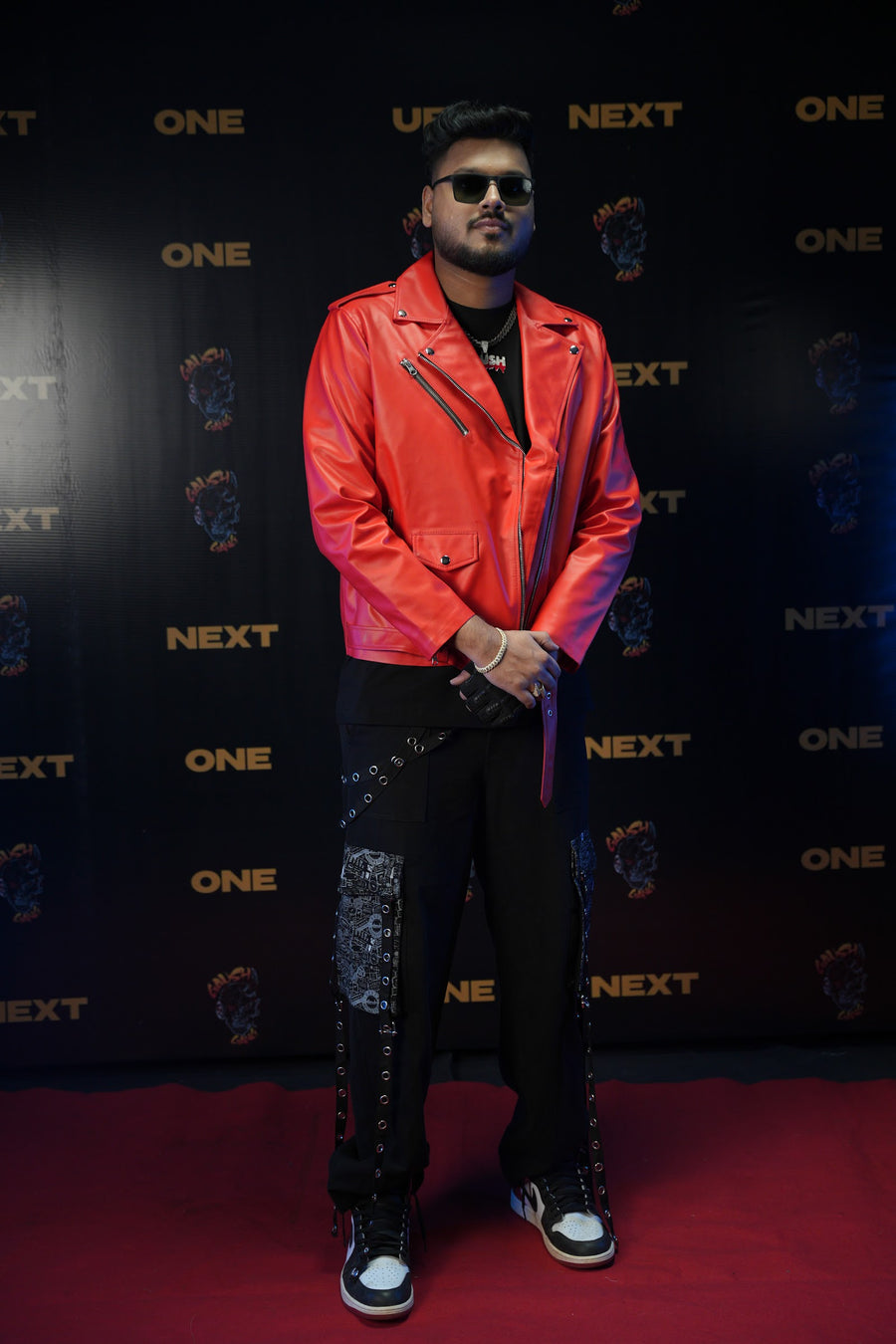 Gaush wearing Fouroz