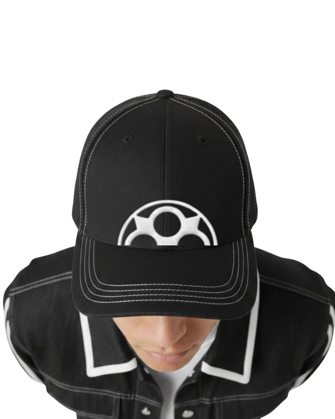 FOUROZ Black Icon Arc Cap – emblem detail