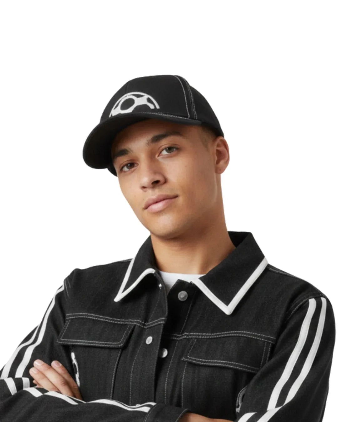 FOUROZ Black Icon Arc Cap – on model